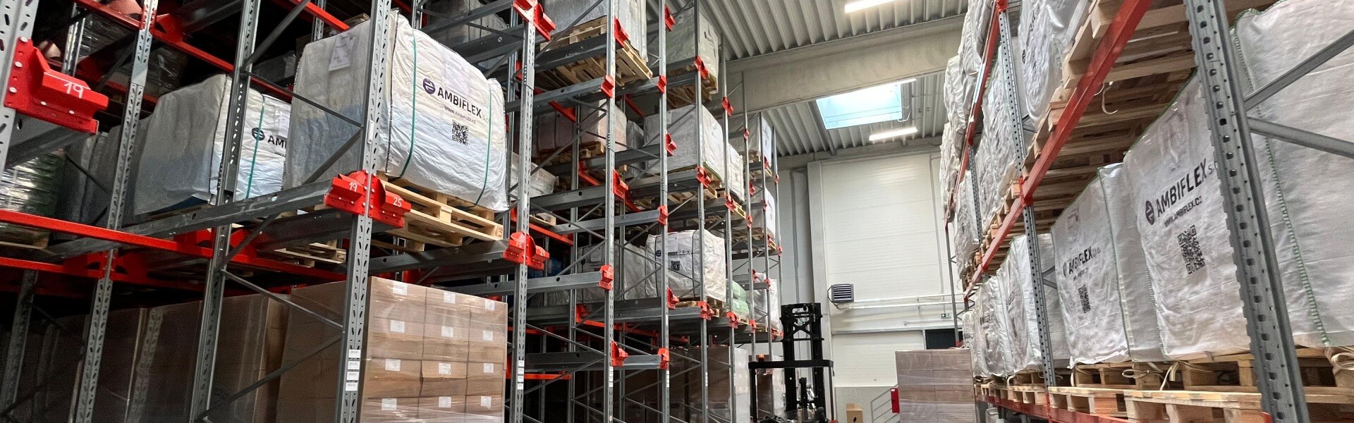 Ambiflex Modern warehouses - our warehouses meet hygienic standards.}